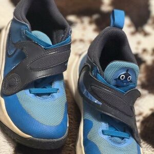 Nike baby shark shoes size 13. Good condition.